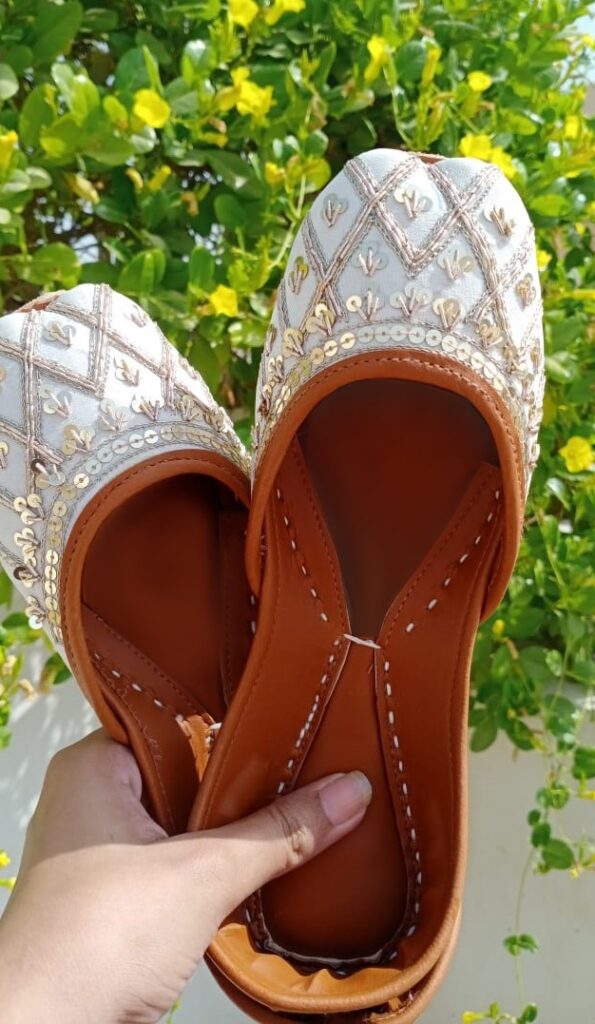 White-Moti-Work-Khussa