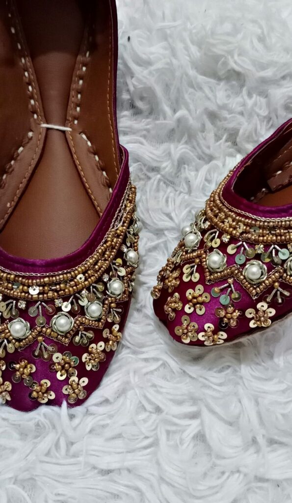 Maroon-With-White-Work-Khussa